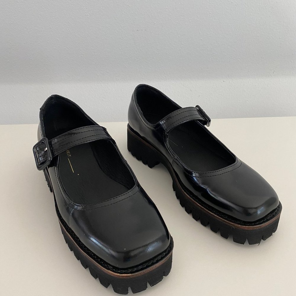 Intentionally Blank Veronica Lug Sole Mary Jane Size 8
